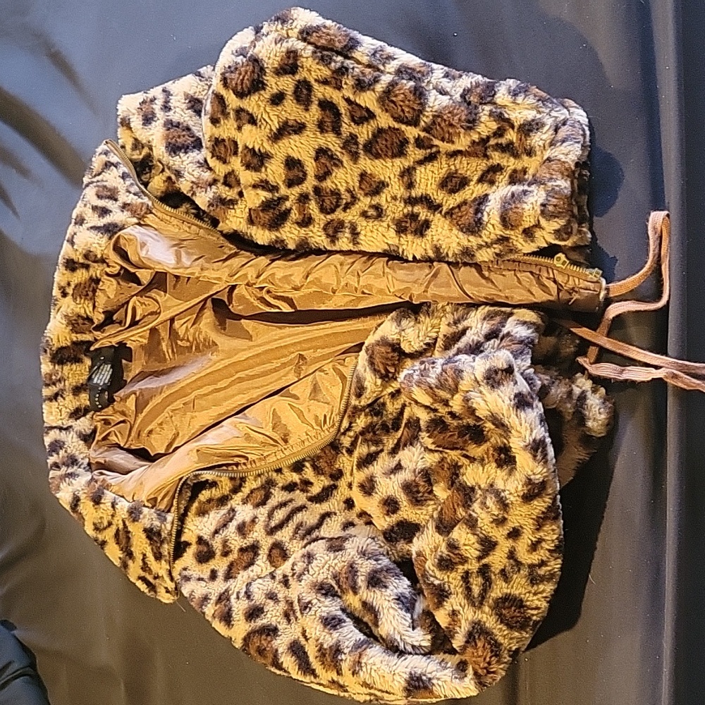 Fuzzy XS leopard print Xtra soft jacket